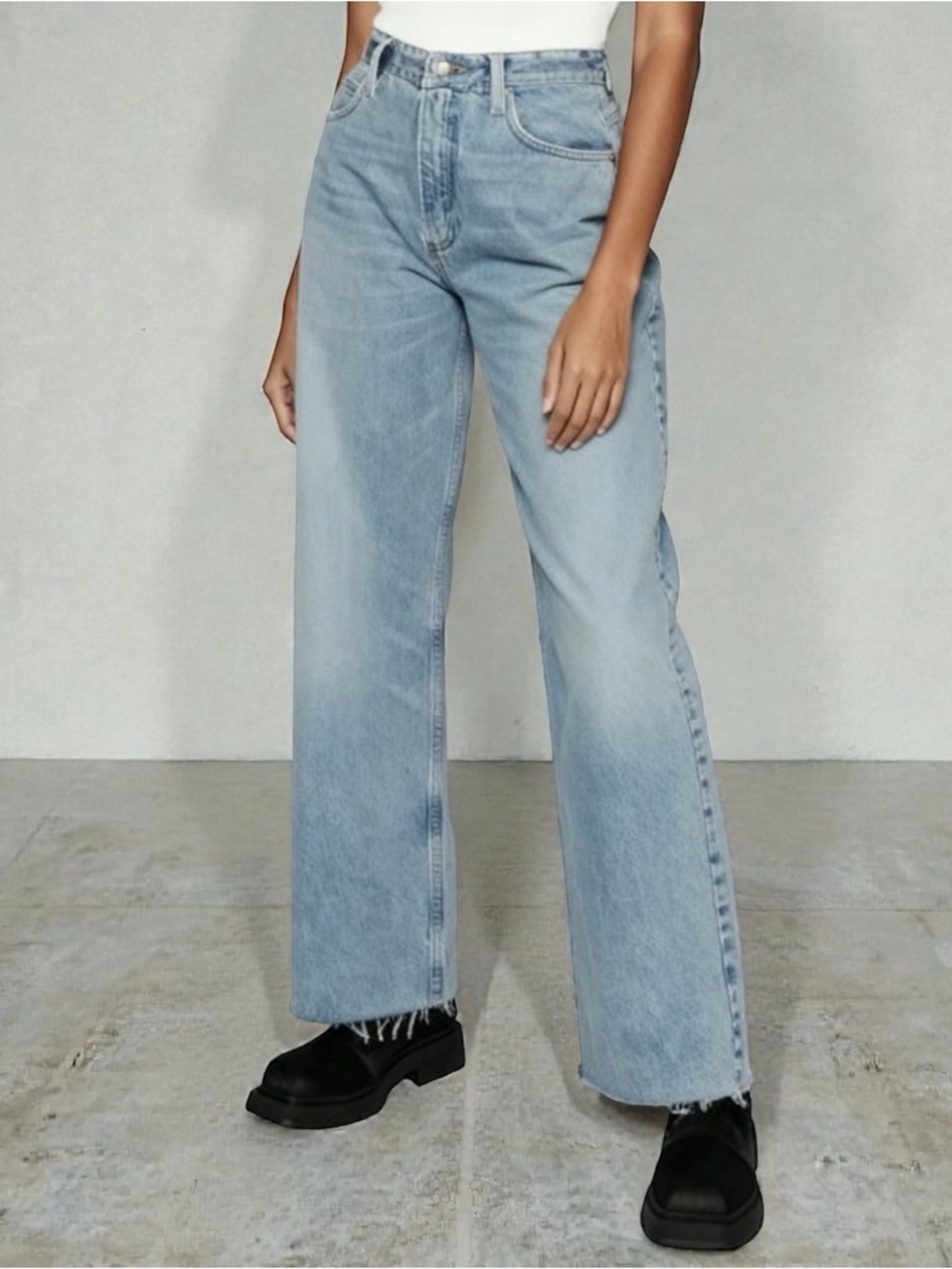 Zara High Rise Wide Leg Jeans Light Wash Raw Hem Size 6 28